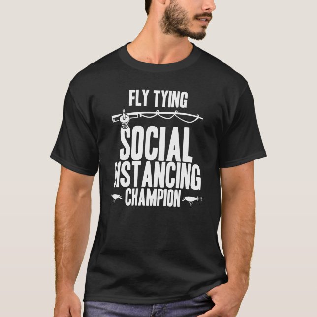 Fly Tying Social Distance Champion Fisher Rod La T-Shirt (Vorderseite)