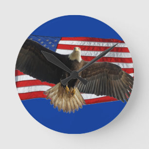 Flying Bald Eagle USA Patriotic Gift Runde Wanduhr