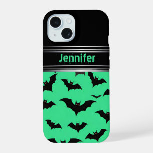 Flying Bats on Green: Spooky Halloween Vibes iPhone 15 Hülle