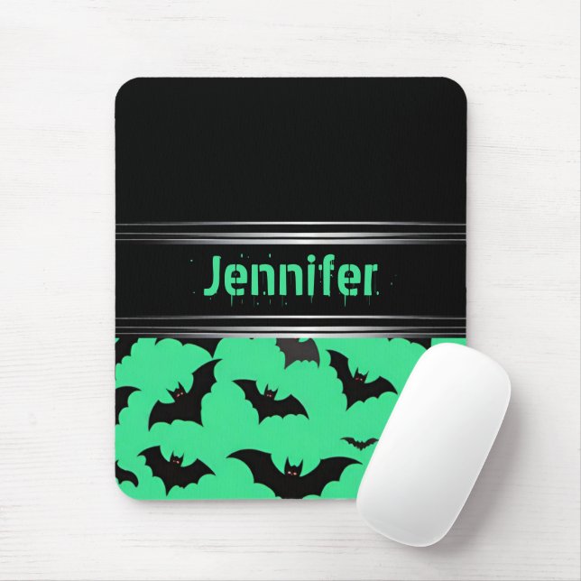 Flying Bats on Green: Spooky Halloween Vibes Mousepad (Mit Mouse)