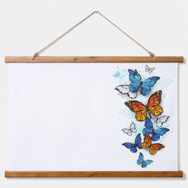 Flying Butterflies Morpho und Monarch Wandteppich Mit Holzrahmen (Vorne)