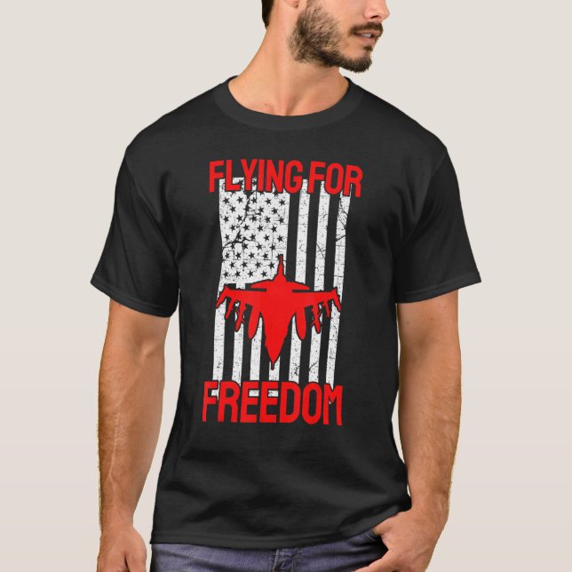 Flying for Freedom American Flag 4th of July Fight T-Shirt (Vorderseite)