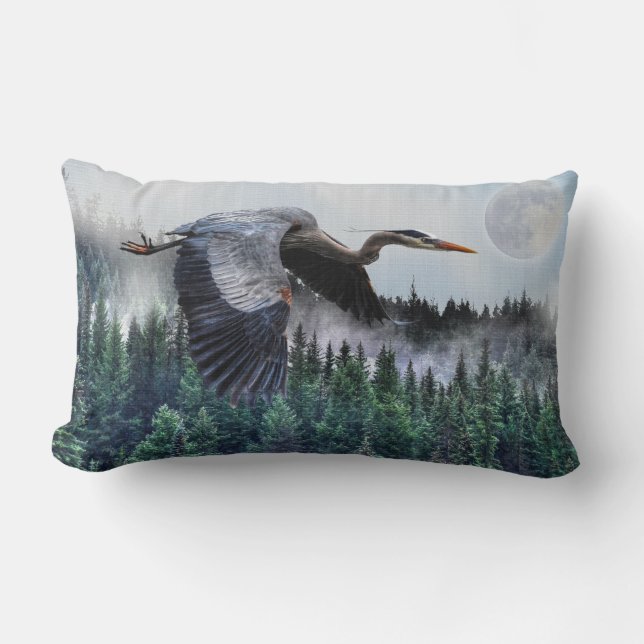 Flying Great Blue Heron & Misty Forest Wildlife Lendenkissen (Vorderseite)