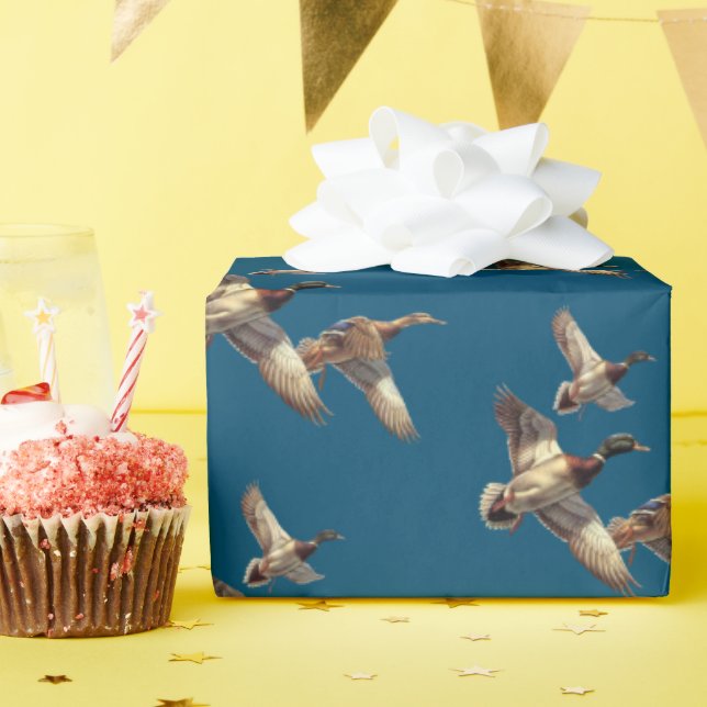Flying Mallard Ducks Geschenkpapier (Geburtstagsparty)