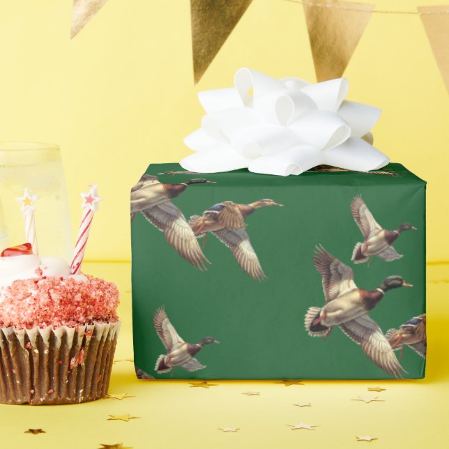 Flying Mallard Encks auf Green Geschenkpapier (Geburtstagsparty)