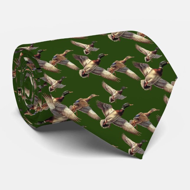 Flying Mallard Encks auf Green Krawatte (Gerollt)
