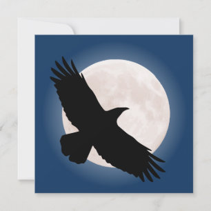 Flying raven mit dem Mond dahinter