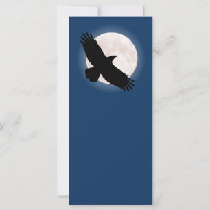 Flying raven mit dem Mond dahinter