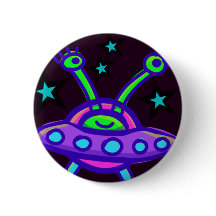 Flying Saucer-Außerirdischen im Button des Weltrau