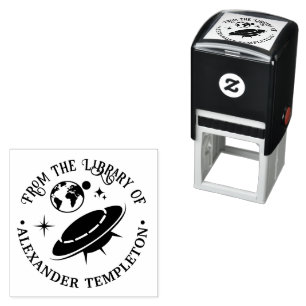 Flying Saucer-Raumschiff in der Nähe der Erdbiblio Permastempel