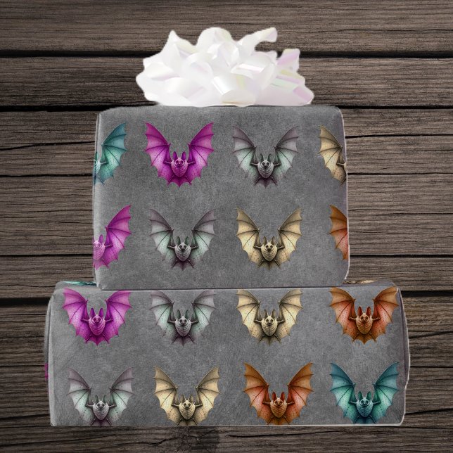 Flying Spooky Fledermäuse Verschiedene Farben Grun Geschenkpapier (Flying Halloween spooky bats various colours on grunge grey roll of gift wrapping paper.)