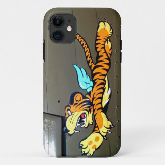 Flying Tiger Nose Art (Vintag P-40 Fuselage) iPhone 11 Hülle