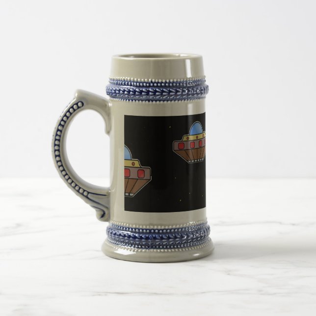 Flying ufo in schwarz bierglas (Links)