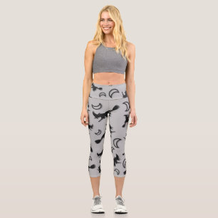 Flying witter zwischen Halbmond zu Halloween-Nacht Capri Leggings