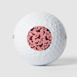 Flying witter zwischen Halbmond zu Halloween-Nacht Golfball