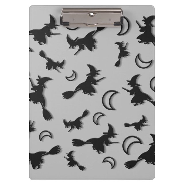 Flying witter zwischen Halbmond zu Halloween-Nacht Klemmbrett (Vorderseite)
