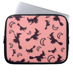 Flying witter zwischen Halbmond zu Halloween-Nacht Laptopschutzhülle