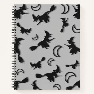 Flying witter zwischen Halbmond zu Halloween-Nacht Notizbuch