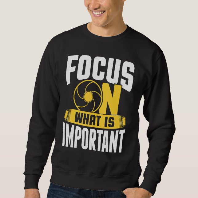 Focus On What Is Important Photographer Camera 1 Sweatshirt (Vorderseite)