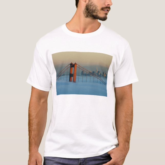 Fog rollt durch die Bucht von San Francisco T-Shirt (Vorderseite)