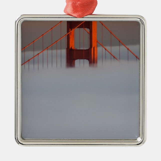 Fog rollt durch die Bucht von San Francisco und be Silbernes Ornament (Vorne)