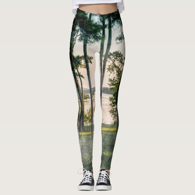 Foggie Bäume am Tisch Leggings (Vorderseite)