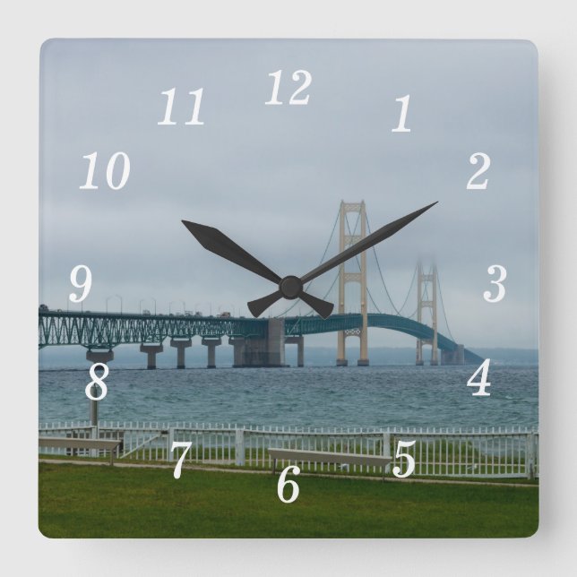 Foggy Mighty Mac Wall Clock Quadratische Wanduhr (Vorderseite)