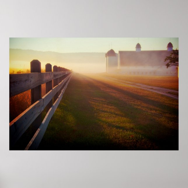 Foggy Morning Farm | Zaun bei Sonnenaufgang Poster (Vorne)
