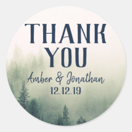 Foggy Mountain Gefälligkeitsaufkleber Runder Aufkleber