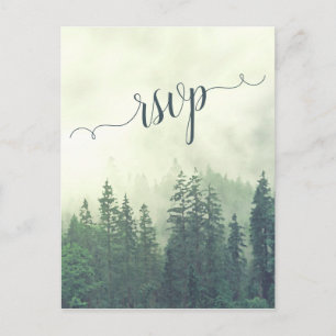 Foggy Mountains Green Pine Forest Wedding RSVP Postkarte
