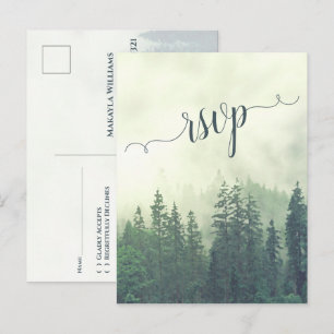 Foggy Mountains Green Pine Forest Wedding RSVP Postkarte