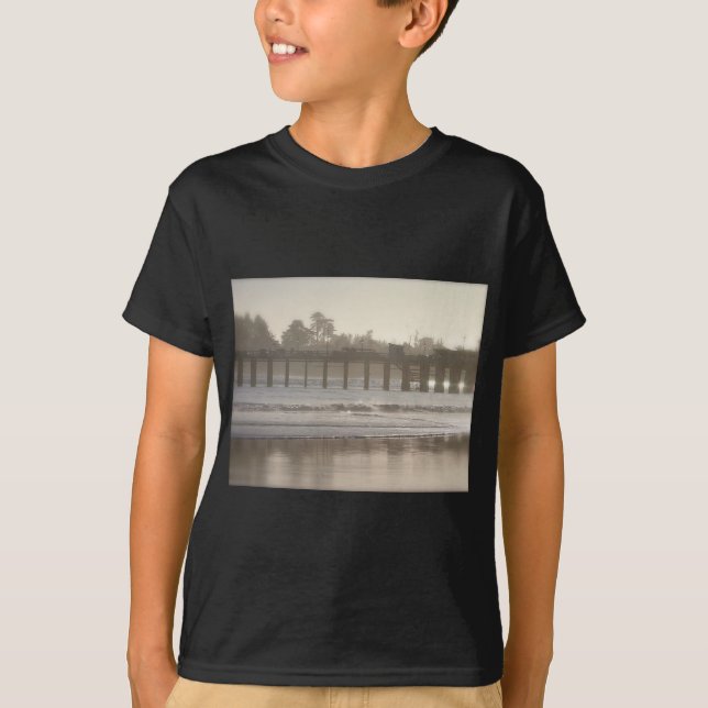 Foggy Santa Cruz Wharf T-Shirt (Vorderseite)