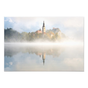 Foggy Sonnenaufgang am Bled-See Fotodruck