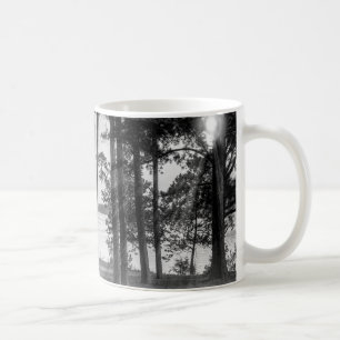 Foggy Trees an Table Rock Graustufen Kaffeetasse