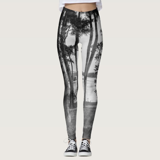 Foggy Trees an Table Rock Graustufen Leggings (Vorderseite)