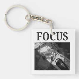 FOKUS - Dunkle Akademische Minimalistische Fotogra Schlüsselanhänger