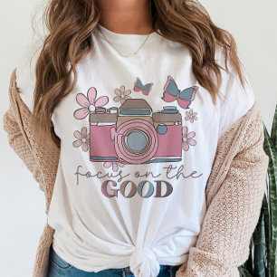 Fokussieren auf die gute Kamera Boho Floral Butter T-Shirt