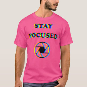 Fokussierte trippige Buchstaben optische Täuschung T-Shirt