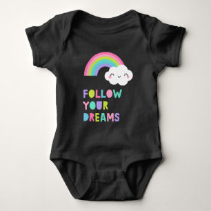 Folgen Sie Ihren Träumen Niedliche Regenbogenwolke Baby Strampler