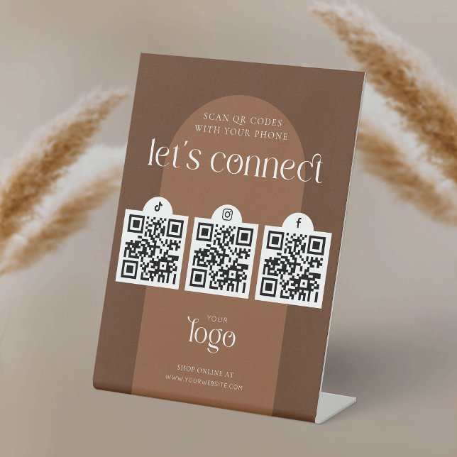Folgen Sie uns Social Media 3 QR Codes Boho Terrac Sockelschild (Modern Social Media QR Code sign with 3 QR codes, earthy terracotta aesthetic and minimal layout)