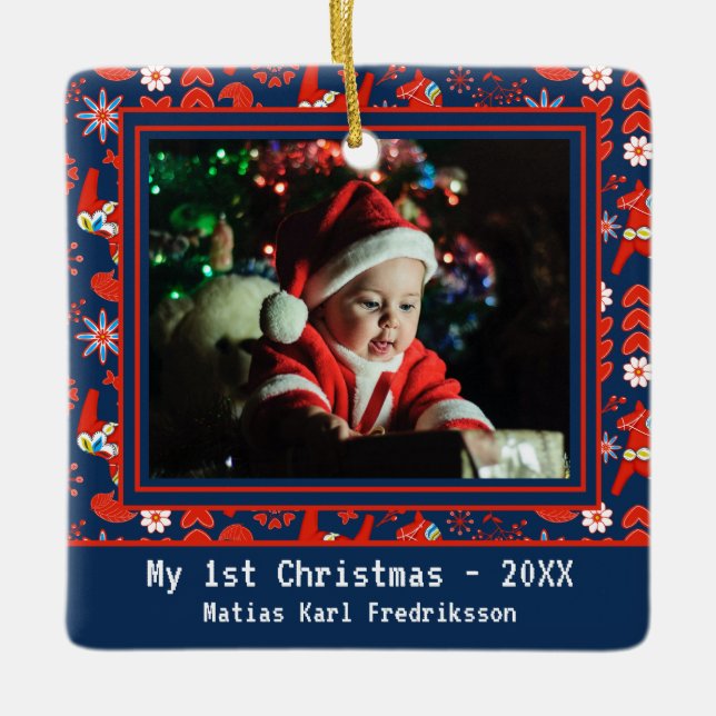 Folk Art Red Swedish Dala Horse Mein 1. Weihnachte Keramikornament (Vorderseite)