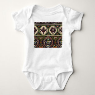 Folk geometric: farbenfrohe ethnische Tapete. Baby Strampler