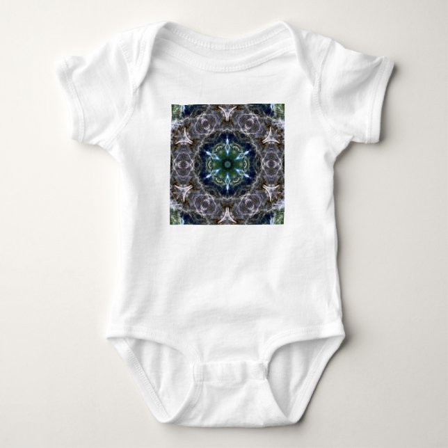 Folk Mandala Baby Strampler (Vorderseite)