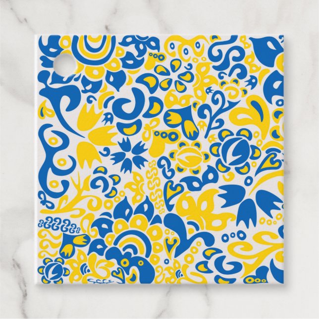 Folklore-Muster mit ukrainischen Flaggenfarben Geschenkanhänger (Vorderseite)