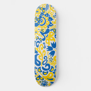 Folklore-Muster mit ukrainischen Flaggenfarben Skateboard