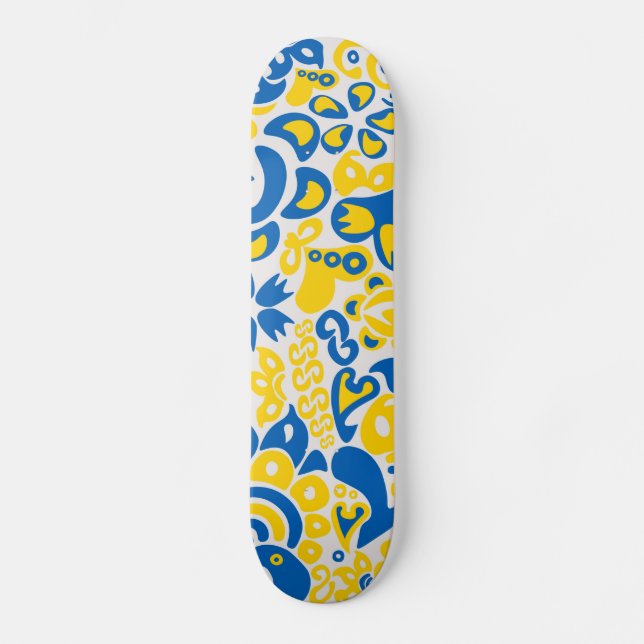 Folklore-Muster mit ukrainischen Flaggenfarben Skateboard (Vorderseite)