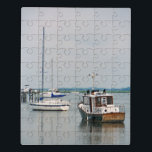 Folly River Boats Puzzle<br><div class="desc">Genießen Sie stundenlang Spaß beim Rutschen dieses Acrylpuzzles mit einem Boot,  das auf dem Folly River in Charleston,  Südkaroina verankert ist!</div>