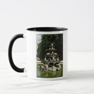 Fontaine de la Pyramide Tasse