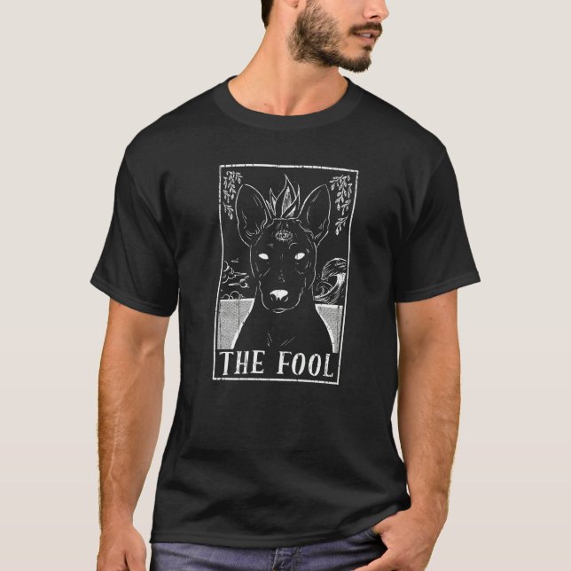 Fool Dog Basenji Tarot Card Pagan Goblincore Occul T-Shirt (Vorderseite)