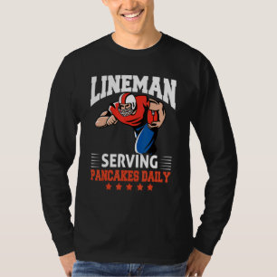 Football Lineman Serving Pancakes Täglicher Spaß Q T-Shirt